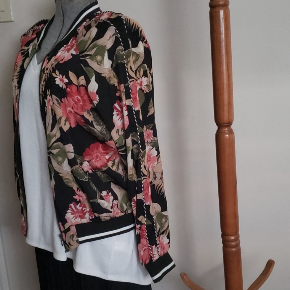 Bomber jacket - Picture 2 of 6